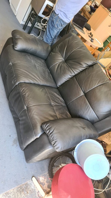 Où acheter un canapé  d'occasion pour logement étudiant pas cher à Salon-de-Provence dans les Bouches-du-Rhône.