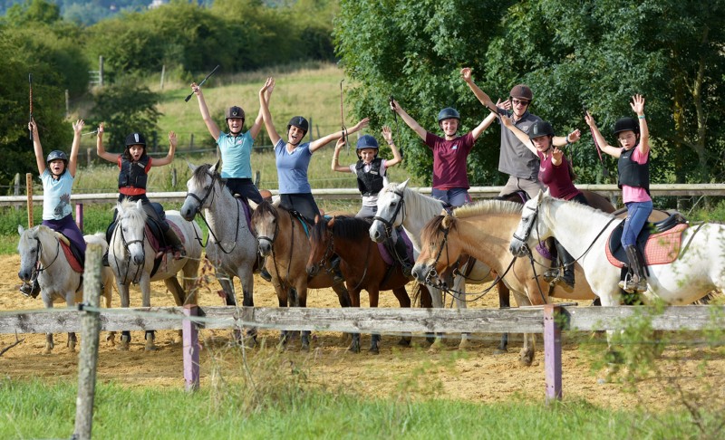 Où trouver un centre équestre à Vauréal près de Cergy ?