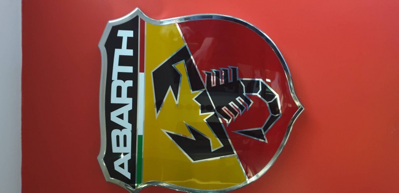 Maserati Quadro 5 portes moins de 100000km diesel automatique.