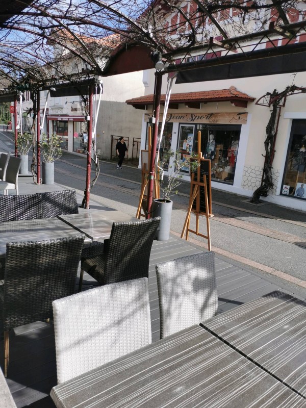 Trouver une entreprise à Arcachon pour la réalisation d'une terrasse en bois exotique sur structure métallique