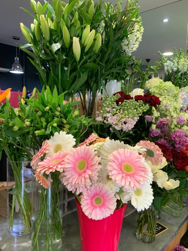 Livraison de bouquet de fleurs fraîches pour mariage par un artisan fleuriste roquefort la Bédoule