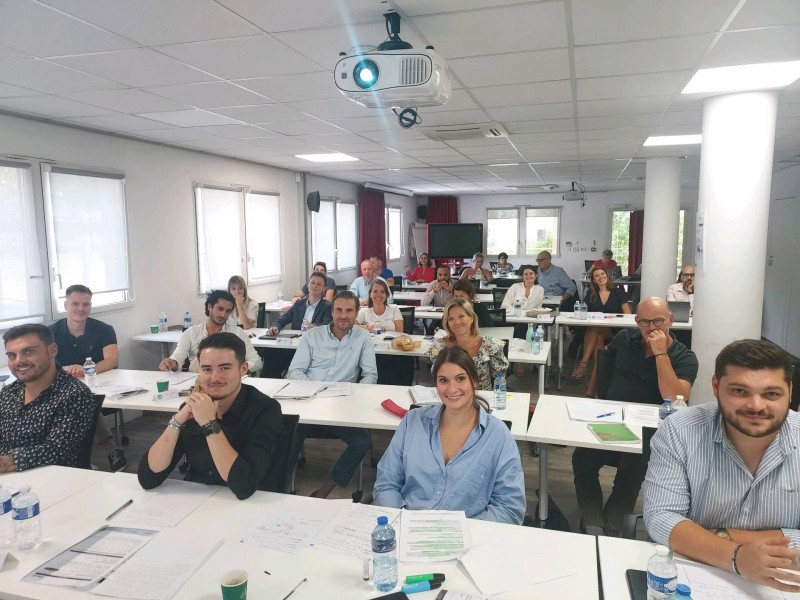 Séance de formation d'une équipe commerciale en agence web à Marseille 13013