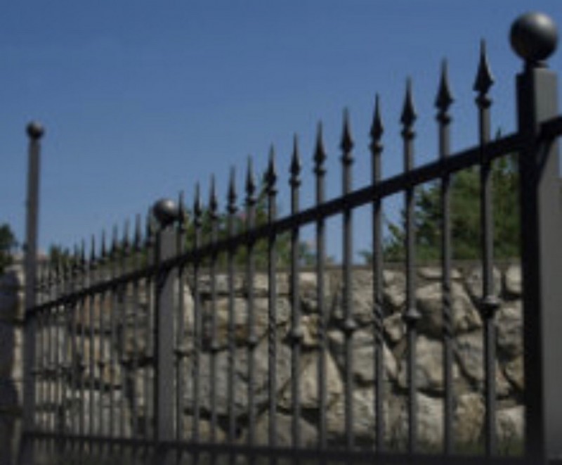 Installateur de clôture pour maison en fer à Claye-Souilly proche du centre commercial Villeparisis 77 Clement Père et Fils